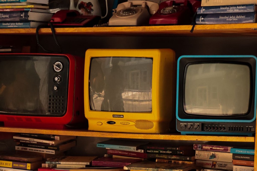 9 TV Theme Songs That Outlived Their Shows